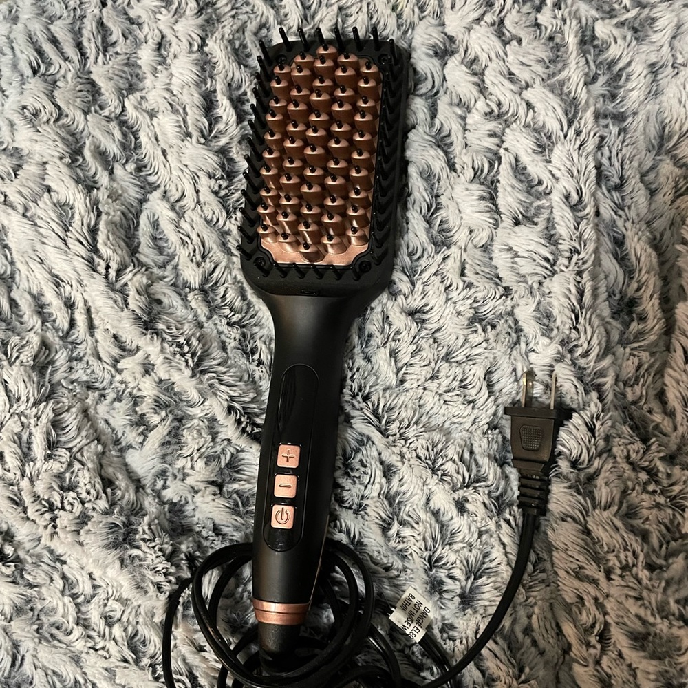 hair straightening brush, never used before